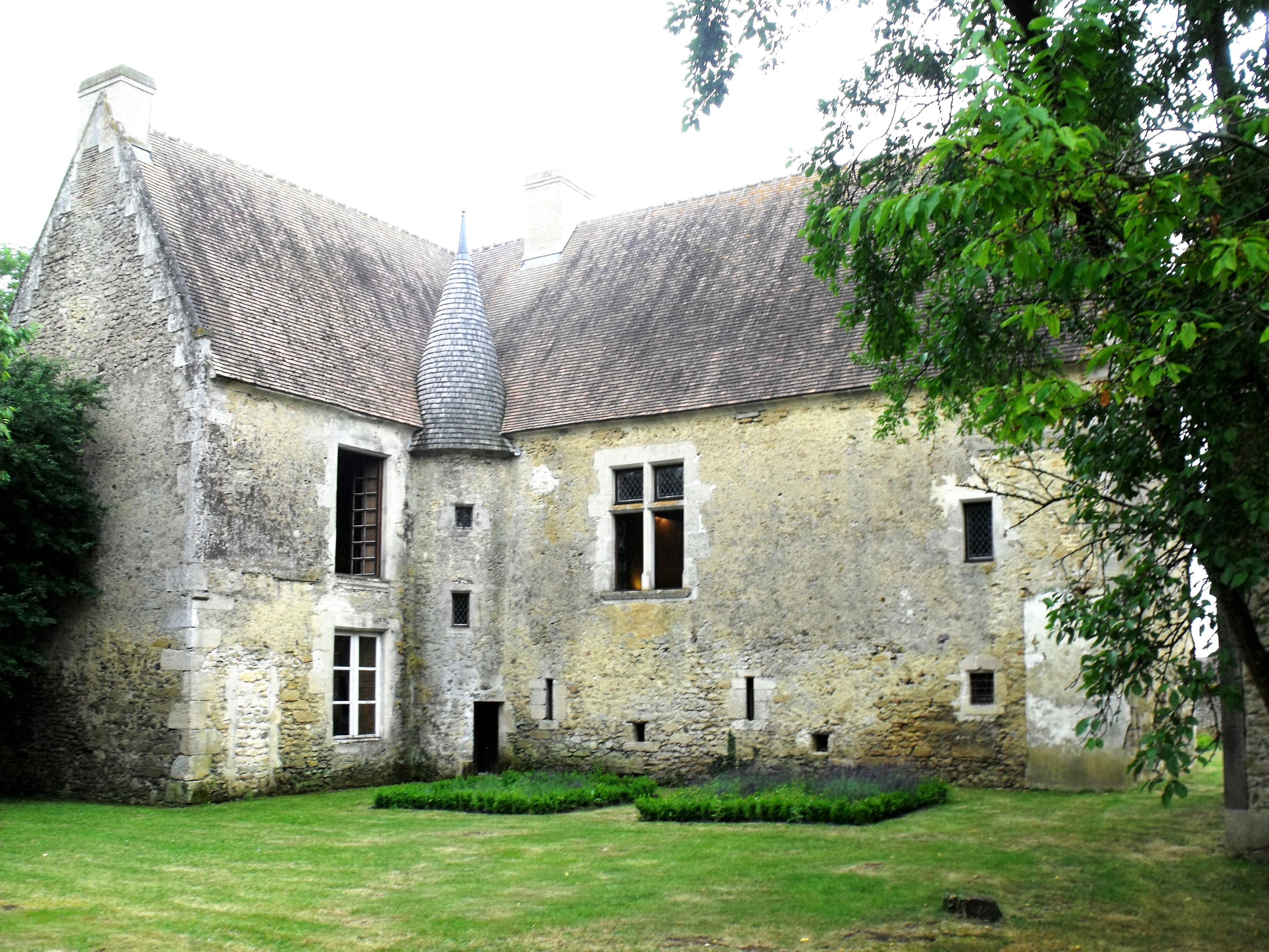 façade avec tour